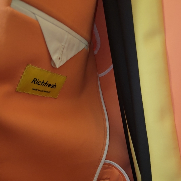 Suits - Picture 10 of 16